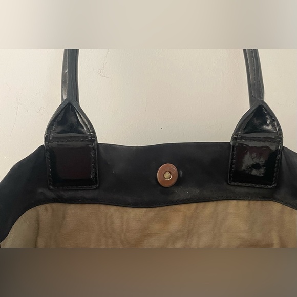 TORY BURCH ELLA TOTE
•BLACK LOGO
•SHOULDER PURSE
•NYLON PATENT TRIM - Picture 9 of 12